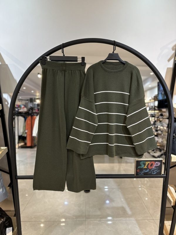 2024_10_01_21_20_IMG_0570-min ست بافت خطی ریز اسپرت جذاب (33835) - Image 1