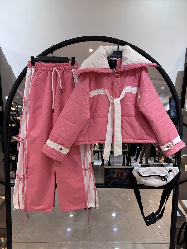 2024_11_27_21_03_IMG_1060-min ست سه تیکه کاپشن و کیف و شلوار بندی( 34124) - Image 1