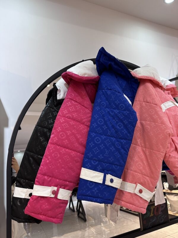 2024_11_27_21_13_IMG_1063-min ست سه تیکه  کاپشن و کیف و شلوار بندی( 34124) - Image 2