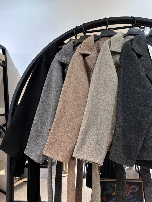 2024_12_16_20_18_IMG_1257-min ترنچ کت فوتر کوبیده  چهار دکمه کمر بندی ستاره  (34220) - Image 2