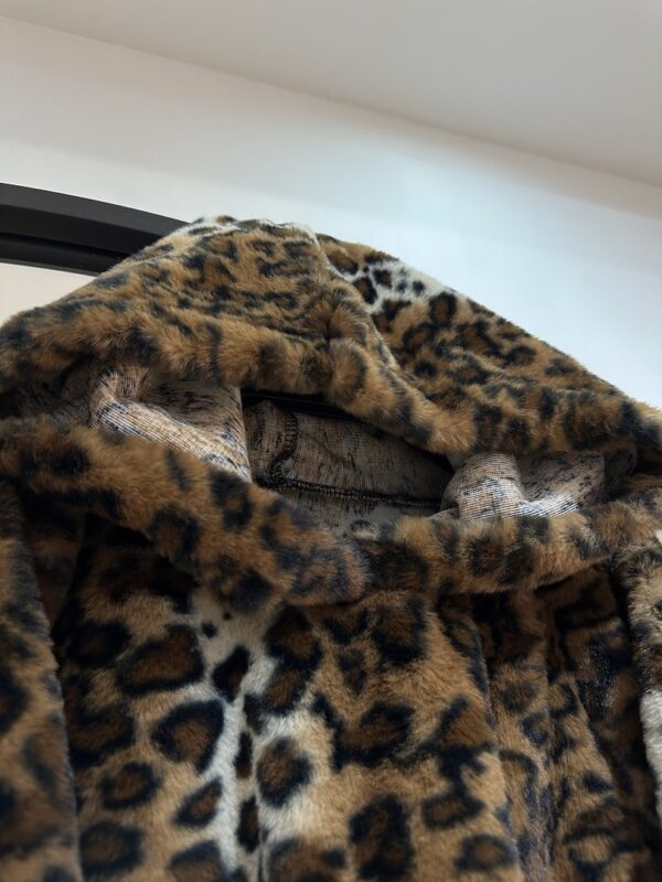 2024_12_17_20_37_IMG_1269-min ست خفن کت پوست و  پیراهن پنبه کبریتی ضمانت دار (34235) - Image 2