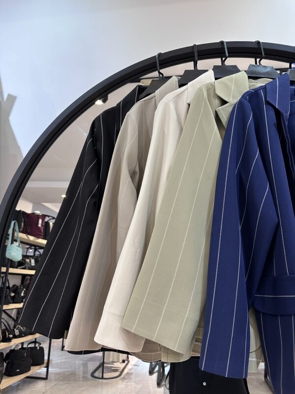 ست کت و شلوار راه لمه چهار دکمه با شلوار مام (34399) - Image 2