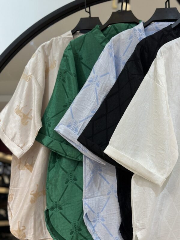 شومیز ژاکارد ساتن ضخیم  طرحدار (34453) - Image 2