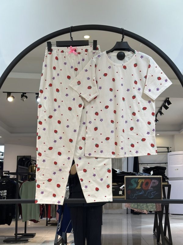 2025_03_31_17_06_IMG_2697-min ست تیشرت شلوار نخ پنبه فانتزی (34698) - Image 1