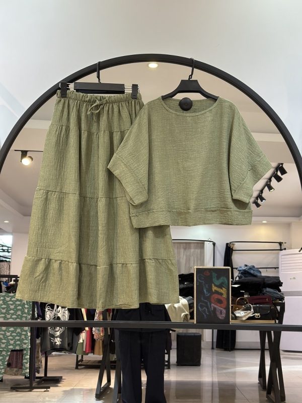 2025_05_13_16_18_IMG_5336-min ست شومیز پانچو و دامن طبقه ای کرسپو ضمانت دار جوانه (35161) - Image 1