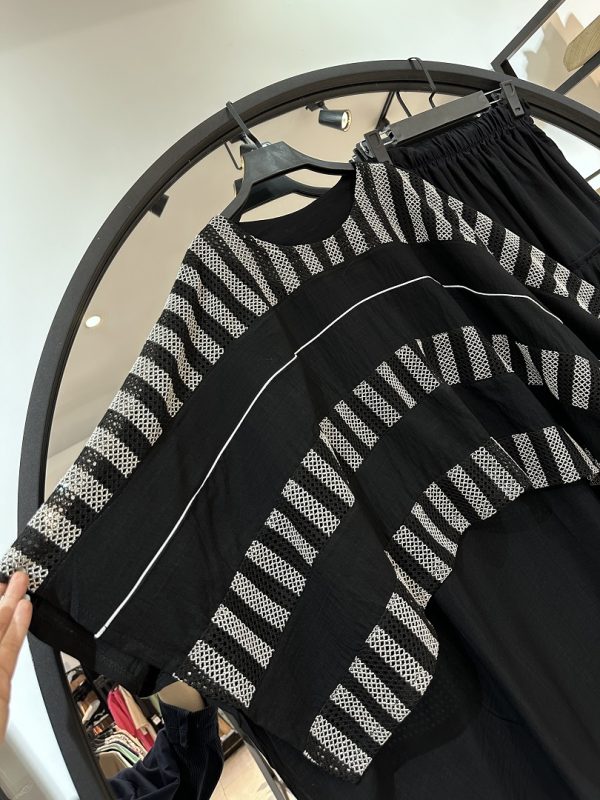 کالکشن مشکی (ست پانچو گیپوری و دامن چین دار کرسپو بابوس فول کیفیت طرح یاس )(35368) - Image 2