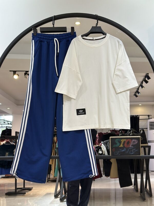 ست تیشرت نخ پنبه و شلوار گلکسی سه خط (35435) - Image 2