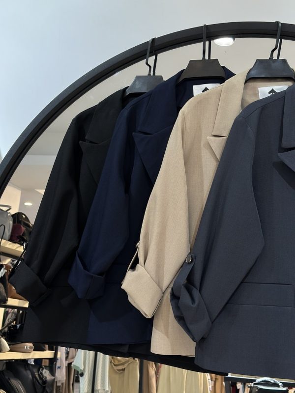 ست کت شلوار کرپ گاباردین مزونی سه دکمه خاتون (35636) - Image 2