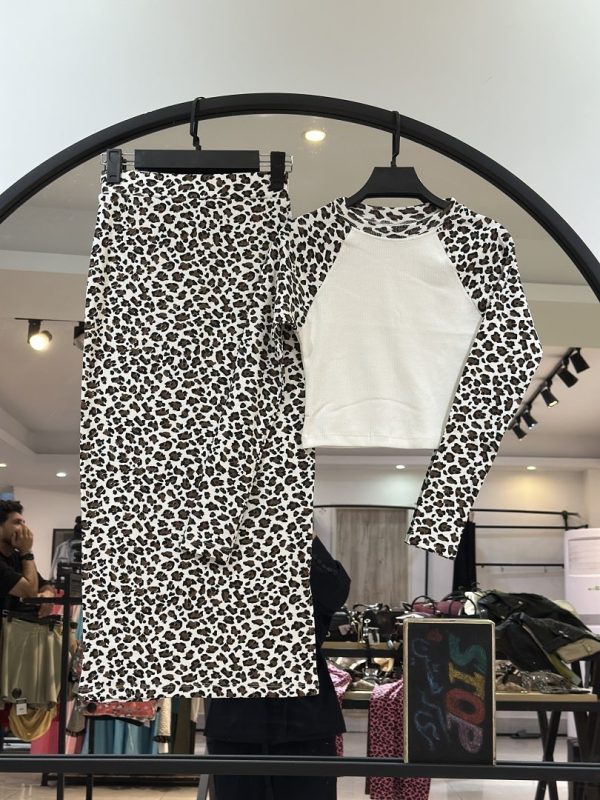 ست کراپ بلوز و  دامن پنبه کبریتی پلنگی (35688) - Image 4