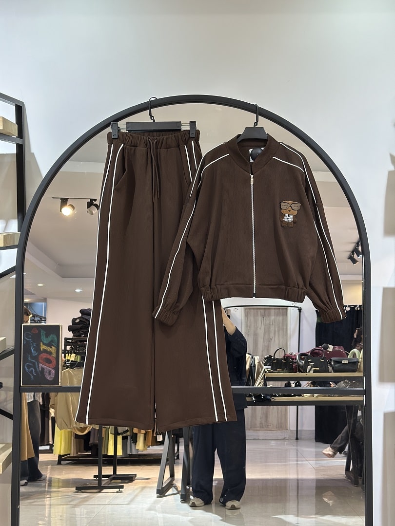 2025_09_29_18_44_IMG_3488-min ست بامبر و شلوار بگ لارنس سینه تدی (35768) - Image 1