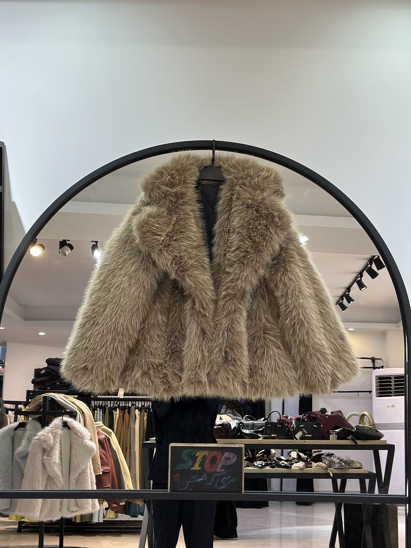 2025_10_02_20_49_IMG_3787-min کت پوست دو یقه خز دار ایسن (35829) - Image 1