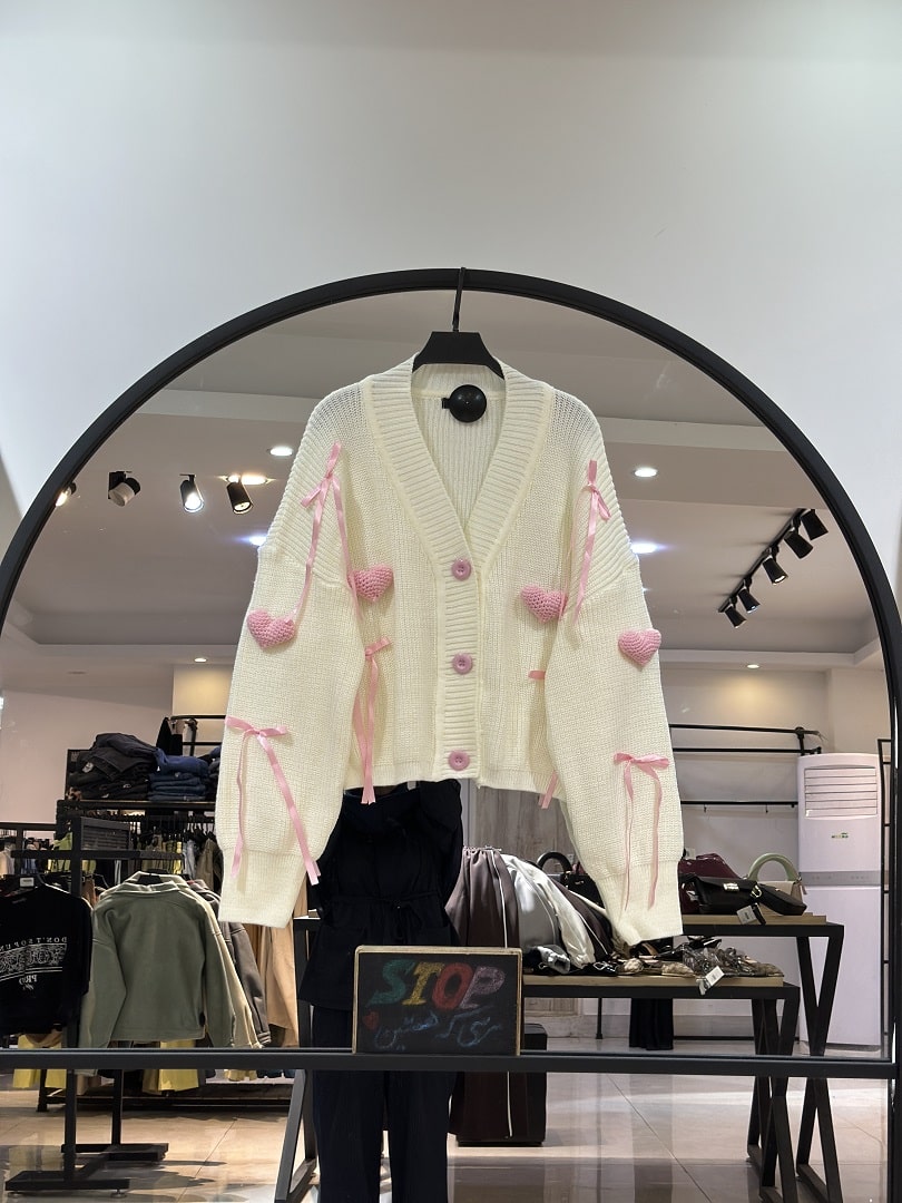 2025_10_04_16_51_IMG_3876-min ژاکت بافت پاییزه زمستانه پینترسی صورتی خانوم (35841) - Image 1