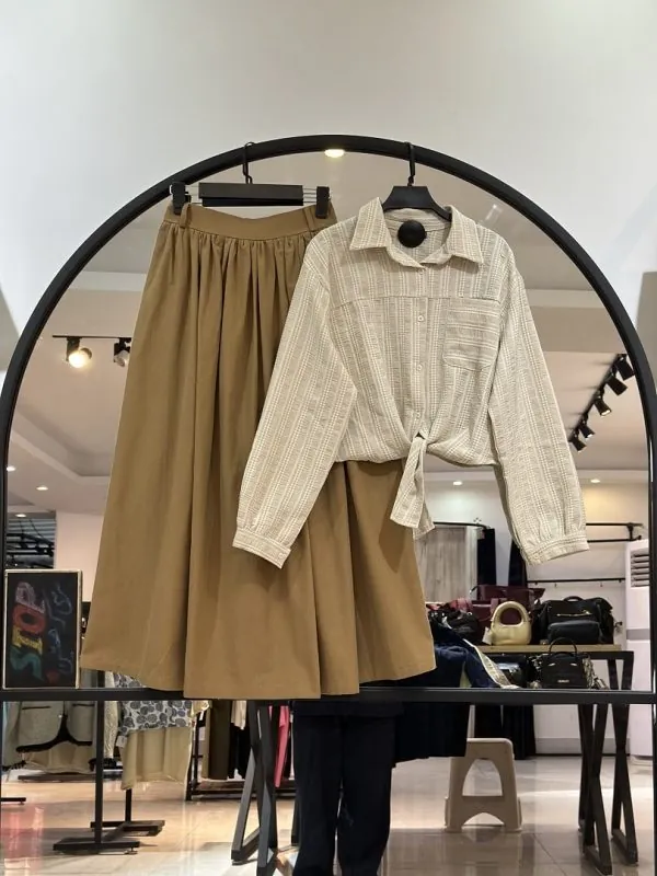 2025_08_12_15_22_IMG_0492-min ست شومیز کوک دوزی و دامن لینن عطرین (35576) - Image 1