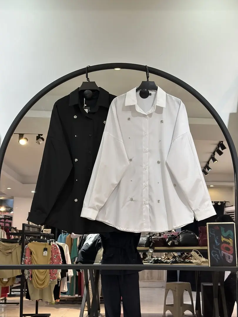 2025_09_01_19_39_IMG_1530-min شومیز بیسیک نگین کاری شده پانچ شده با قیمت اف(35616) - Image 1