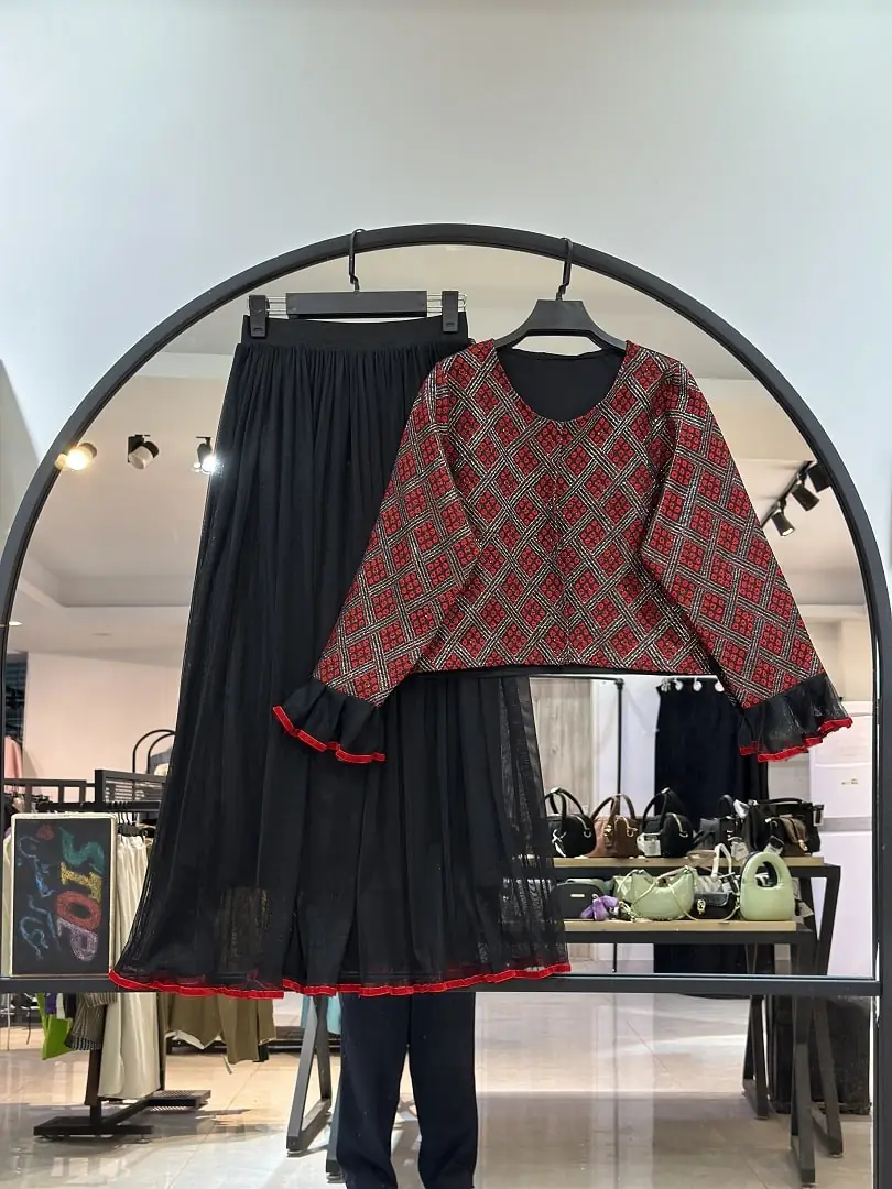 2025_11_11_15_52_IMG_6438-min ست کت و دام توری زیره استر پایین گان دوزی (36059) - Image 1