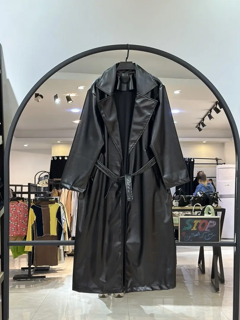 2025_11_12_18_49_IMG_6626-min بارونی بلند چرم تو کرکی کمر بند دار یقه انگلیسی (36051) - Image 1