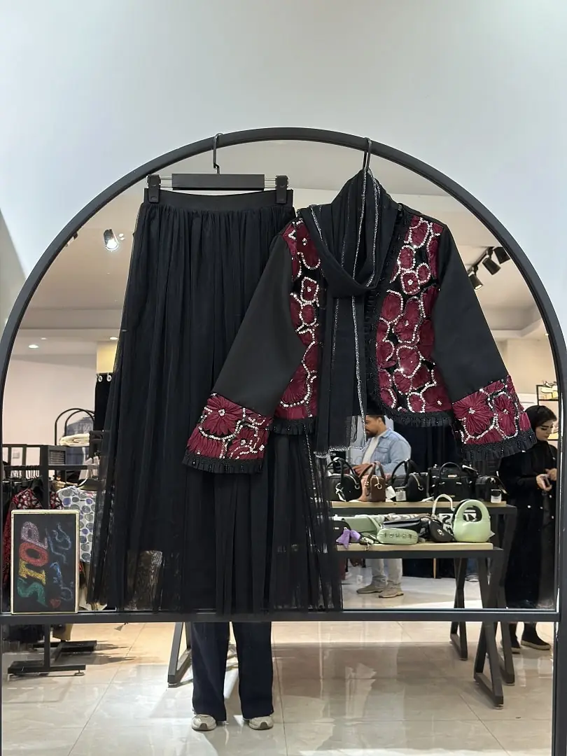 2025_11_13_18_52_IMG_6727-min ست کت و دامن و شال گل سرخ (36071) - Image 1