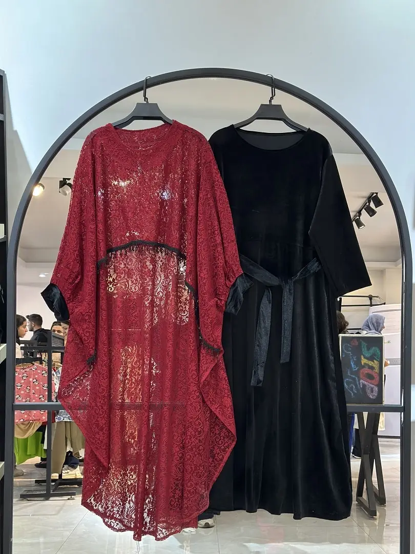 2025_11_13_19_14_IMG_6749-min ست رویه گیپور و پیراهن استین بلند مخمل (36073) - Image 1